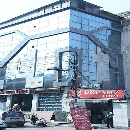Dreamz Suites New Delhi Exterior photo